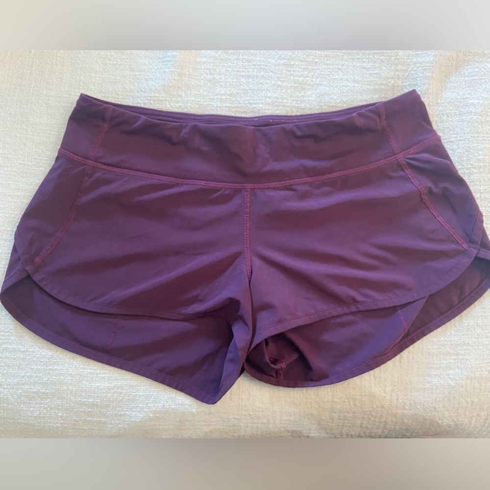 Lululemon 2.5” speed up short in great condition